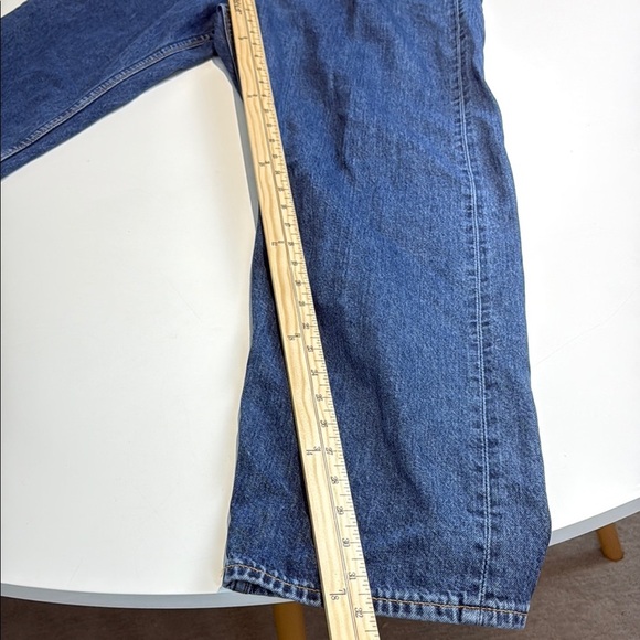 H&M Relaxed Blue Jeans with Classic Denim Texture - Picture 8 of 9